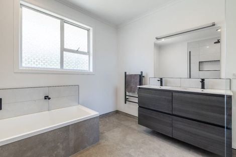 Photo of property in 5 Handley Place, Glen Avon, New Plymouth, 4312