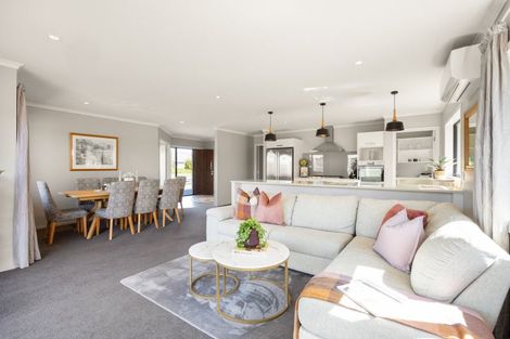 Photo of property in 2 Teatree Close, Huntington, Hamilton, 3210