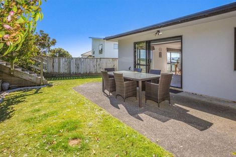 Photo of property in 16 Tongariro Drive, Aotea, Porirua, 5024