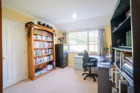 Photo of property in 50 Waicola Drive, Fitzherbert, Palmerston North, 4471