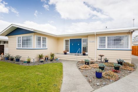 Photo of property in 18 Tararua Terrace, Cloverlea, Palmerston North, 4412
