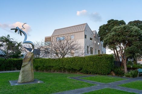 Photo of property in 2a Hauraki Road, Hauraki, Auckland, 0622