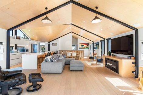 Photo of property in 101 Beach Road, Whangamata, 3620