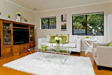 Photo of property in 30c Fordham Street, Beach Haven, Auckland, 0626