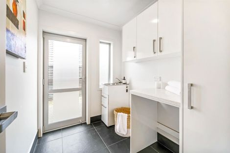 Photo of property in 32 Corricvale Way, Northcross, Auckland, 0630