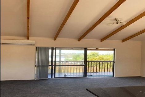 Photo of property in 10 Loughanure Place, Massey, Auckland, 0614