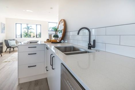 Photo of property in 19f Bradbury Road, Botany Downs, Auckland, 2010