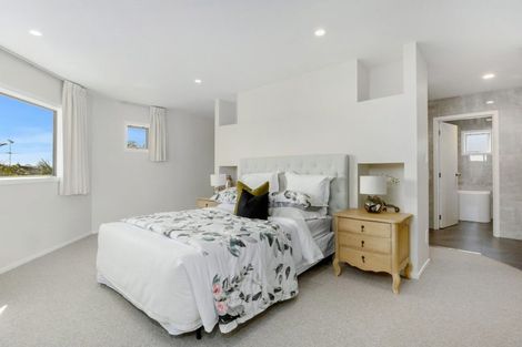 Photo of property in 39 Scarlet Oak Drive, Schnapper Rock, Auckland, 0632