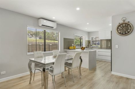 Photo of property in 6 Fairchild Avenue, Goodwood Heights, Auckland, 2105