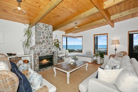 Photo of property in 36 Messenger Terrace, Oakura, 4314