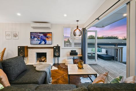 Photo of property in 10 Cobham Crescent, Kelston, Auckland, 0602