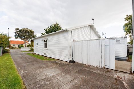 Photo of property in 223 College Street, West End, Palmerston North, 4412