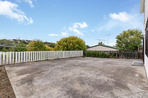 Photo of property in 64 Trias Road, Totara Vale, Auckland, 0629