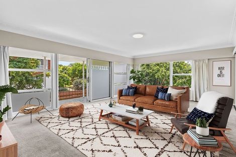 Photo of property in 24 Holdaway Avenue, Northcote, Auckland, 0627