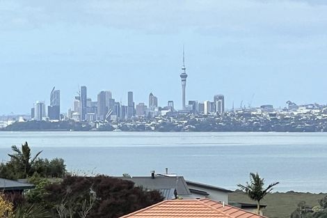 Photo of property in 105 Luckens Road, West Harbour, Auckland, 0618