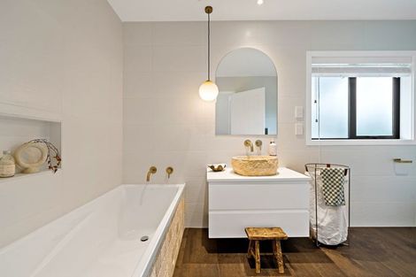 Photo of property in 5c Woodward Avenue, Mangere Bridge, Auckland, 2022