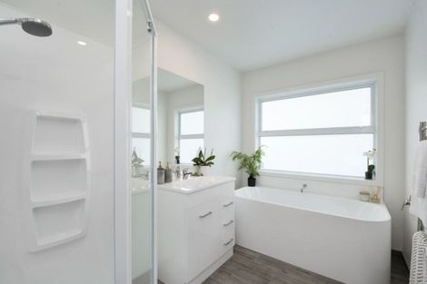 Photo of property in 13 Kahikatea Drive, Kinloch, Taupo, 3377