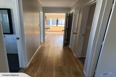 Photo of property in 2/95 Hobsonville Road, West Harbour, Auckland, 0618