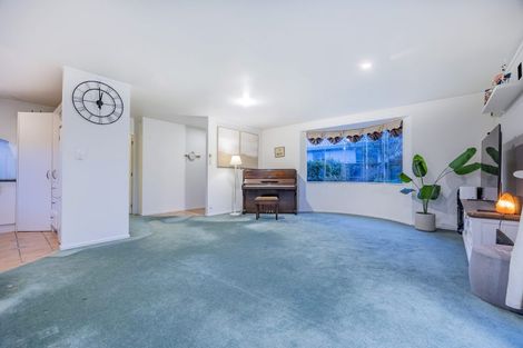 Photo of property in 14 Swanson Oaks, Swanson, Auckland, 0612