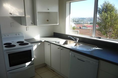 Photo of property in 15a Bayswater Place, Newlands, Wellington, 6037