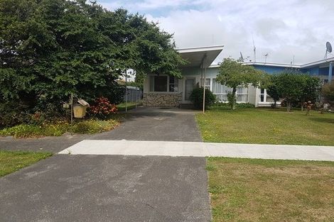 Photo of property in 6 Hollows Crescent, Takaro, Palmerston North, 4412