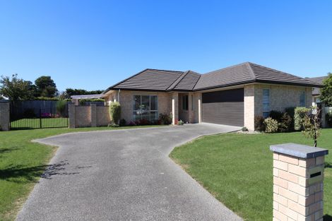 Photo of property in 4 Madison Street, Carterton, 5713