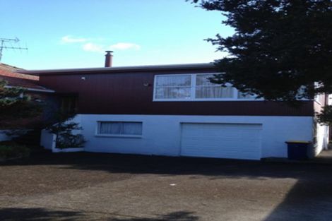 Photo of property in 2/71 Onewa Road, Northcote, Auckland, 0627