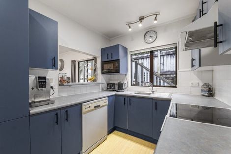 Photo of property in 92 Heta Road, Highlands Park, New Plymouth, 4312