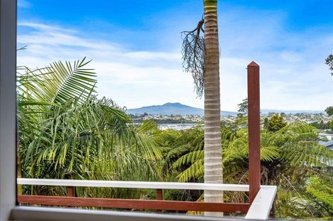 Photo of property in 5 Odette Road, Totara Vale, Auckland, 0629