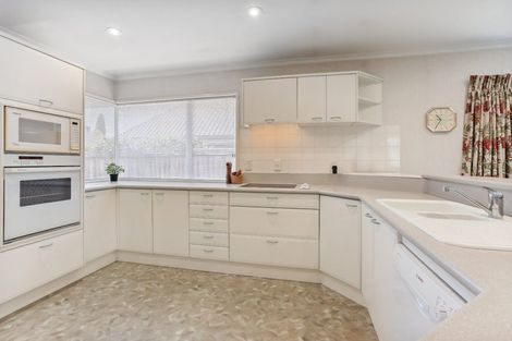 Photo of property in 4 Wardour Mews, Avonhead, Christchurch, 8042
