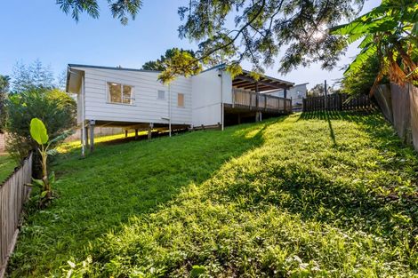 Photo of property in 10 Denver Avenue, Sunnyvale, Auckland, 0612