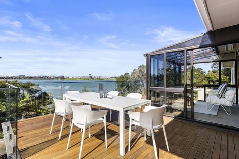 Photo of property in 27 Ferry Parade, Herald Island, Auckland, 0618