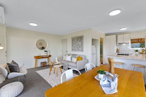 Photo of property in 2/43 Telstar Place, Beach Haven, Auckland, 0626