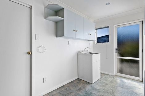 Photo of property in 43 Aotea Crescent, Gore, 9710