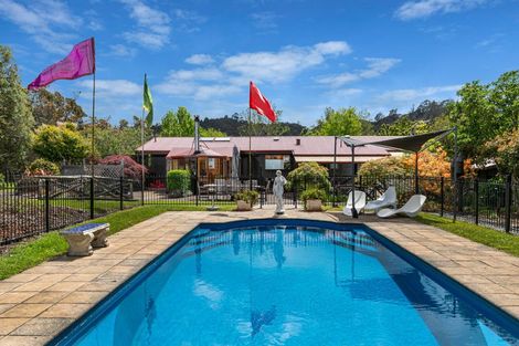 Photo of property in 19-21 Mountain Road, Henderson Valley, Auckland, 0612