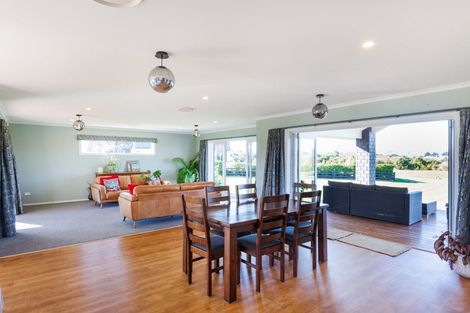 Photo of property in 21 Loveston Lane, Kelvin Grove, Palmerston North, 4470