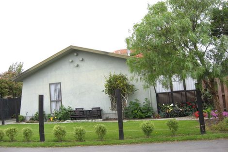 Photo of property in 6 Binstead Place, Avondale, Christchurch, 8061