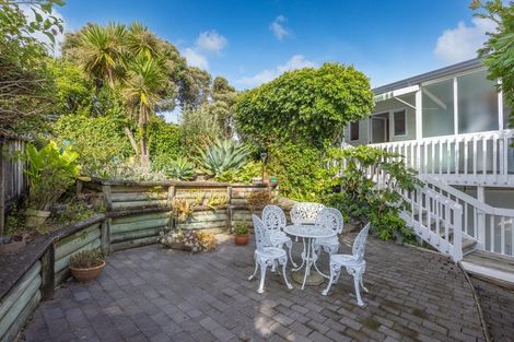 Photo of property in 32 Wainui Road, Raglan, 3225