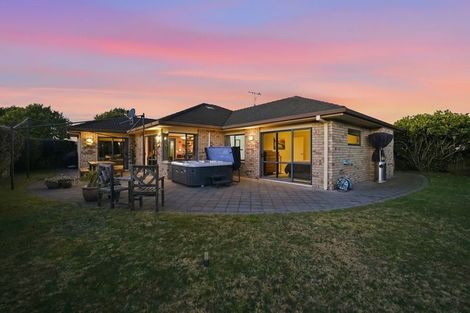 Photo of property in 40 Mcleod Place, Papamoa Beach, Papamoa, 3118