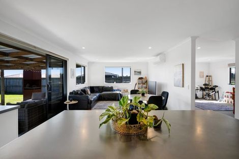 Photo of property in 15 Customhouse Street, Bell Block, New Plymouth, 4312