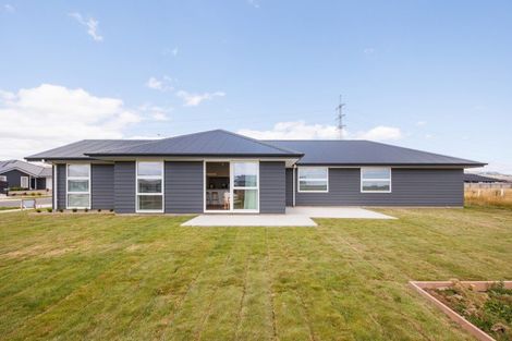 Photo of property in 69 Atlantic Drive, Fitzherbert, Palmerston North, 4410