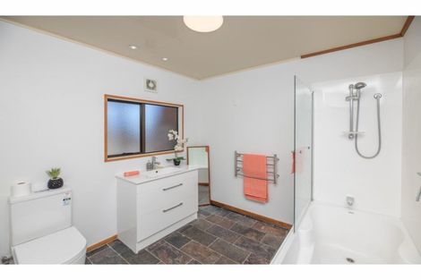 Photo of property in 2a Wainoni Road, Wainoni, Christchurch, 8061