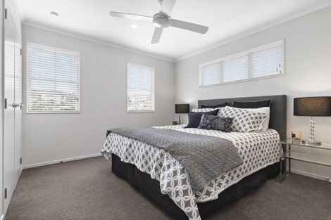 Photo of property in 18 Armstrong Farm Drive, East Tamaki Heights, Auckland, 2016