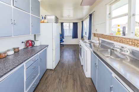 Photo of property in 12 Mosston Road, Castlecliff, Whanganui, 4501