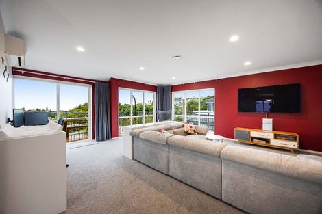 Photo of property in 30 Roberta Crescent, Orewa, 0931