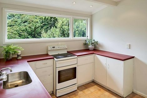 Photo of property in 46 Grays Road, Plimmerton, Porirua, 5026