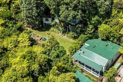 Photo of property in 80 Oxford Terrace, Coromandel, 3506