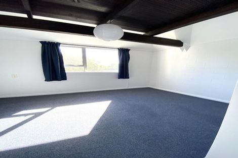 Photo of property in 126 Akaroa Drive, Maupuia, Wellington, 6022