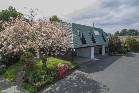 Photo of property in 10 Stormont Place, Avonhead, Christchurch, 8042