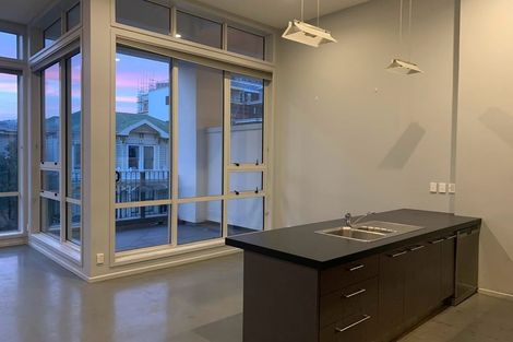 Photo of property in Stadium Garden Flats, 104/107 Thorndon Quay, Pipitea, Wellington, 6011